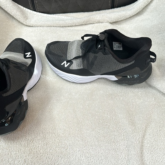 New Balance Shoes - Picture 3 of 9